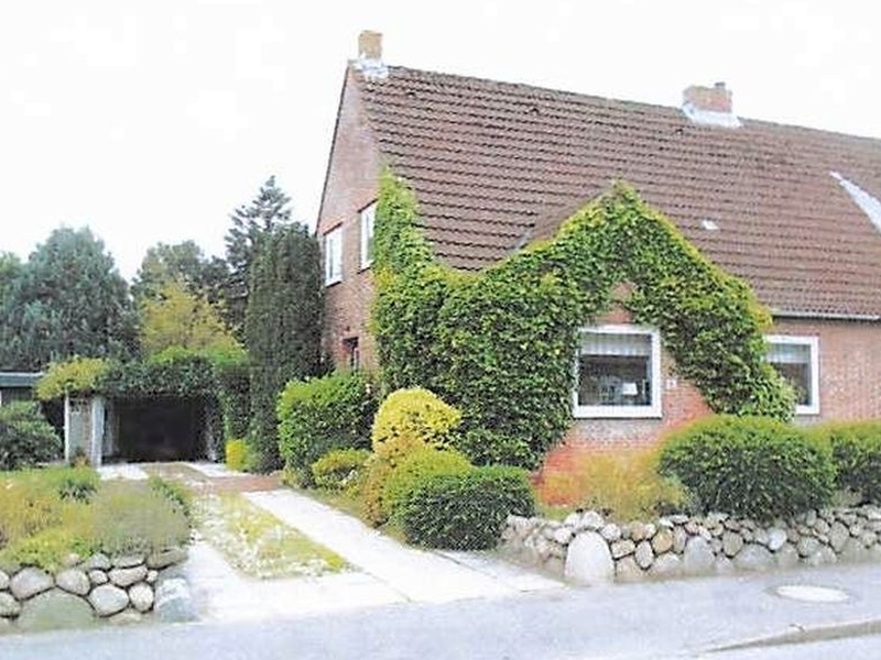 Reihenendhaus mit Garagengebäude und Holzschuppen in Niebüll - Bild 4