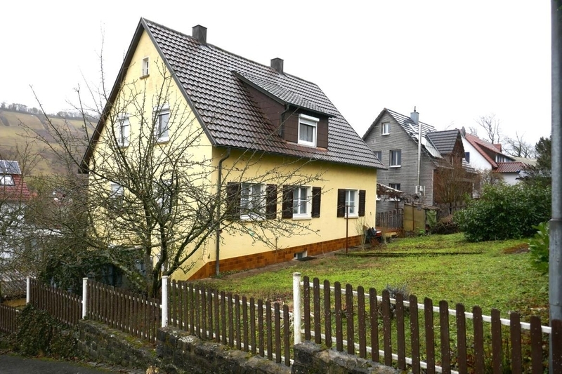 Einfamilienwohnhaus mit Garage, Nebengebäude und Landwirtschaftsfläche in Ingelfingen - Bild 2